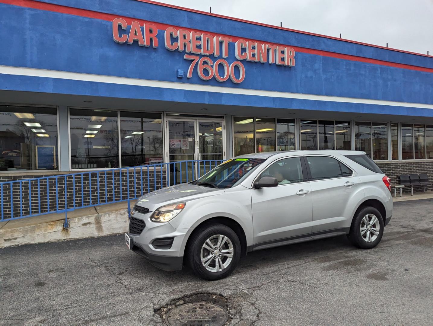 2017 SILVER Chevrolet Equinox LS 2WD (2GNALBEKXH1) with an 2.4L L4 DOHC 16V FFV engine, 6A transmission, located at 7600 S Western Ave., Chicago, IL, 60620, (773) 918-3980, 0.000000, 0.000000 - Photo#1